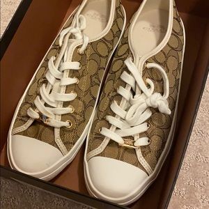 Coach shoes in Khaki